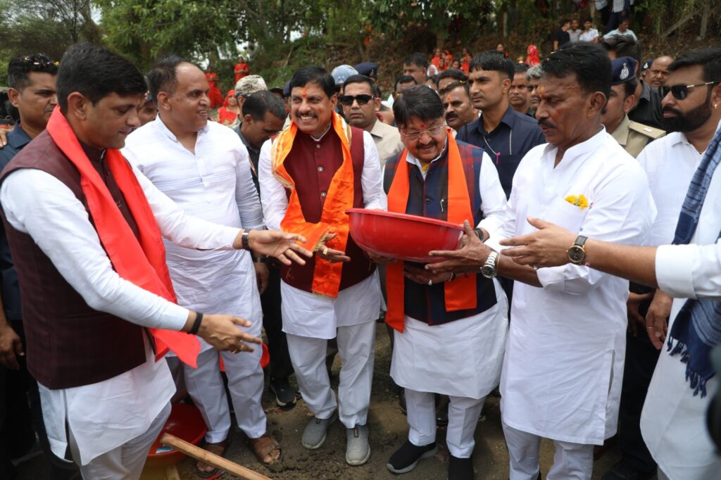 "Indore to receive another large pond as a gift, as Chief Minister Dr. Mohan Yadav spearheads the initiative to make Bhanwrasala's unused pond functional, increase its water capacity, and beautify it. Emphasizing the need to conserve water, Dr. Yadav called on citizens to prevent water wastage and maximize water storage. The project will cost INR 1.5 crore and include desilting, stone pitching, pathway construction, and landscaping."