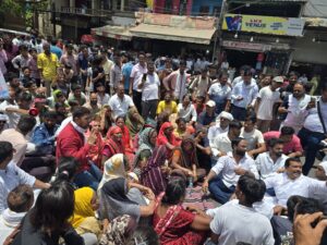 इंदौर में पानी संकट पर सड़क पर उतरे लोग, नेमावर रोड पर चक्का जाम; पार्षद कुणाल सोलंकी सहित कई पर एफआईआर